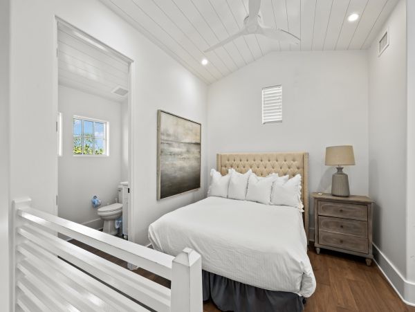 Santa Rosa Beach Vacation Home + Guest House Six Bedroom