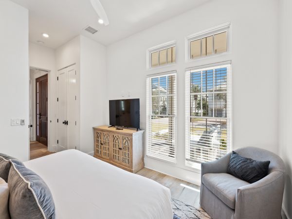 Santa Rosa Beach Vacation Home + Guest House Six Bedroom