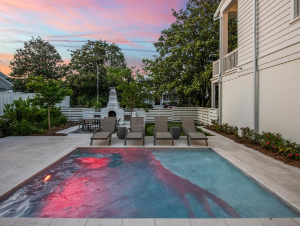 Santa Rosa Beach Vacation Home + Guest House Six Bedroom