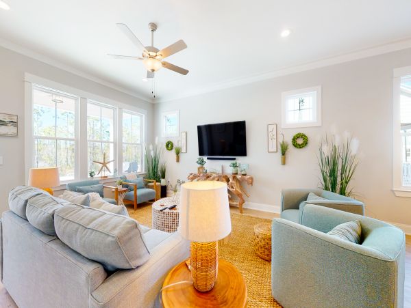 Luxury Four Bedroom Beach Home with Shared Pool Walk to Beach
