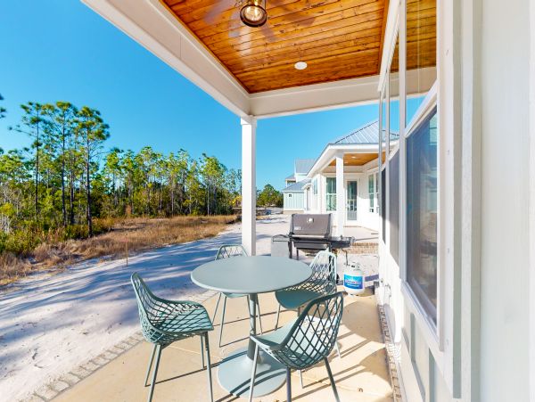 Luxury Four Bedroom Beach Home with Shared Pool Walk to Beach