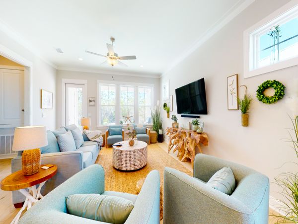 Luxury Four Bedroom Beach Home with Shared Pool Walk to Beach