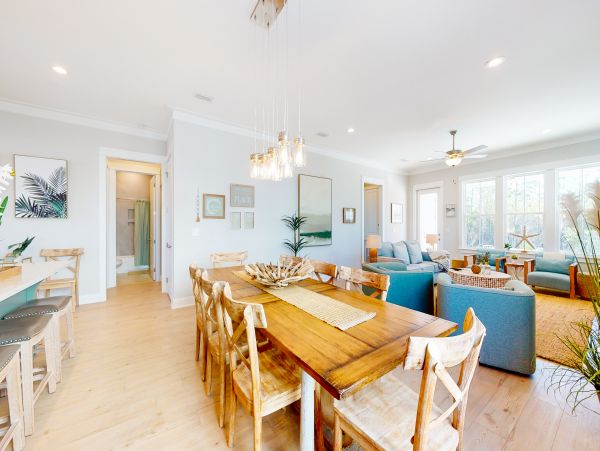 Luxury Four Bedroom Beach Home with Shared Pool Walk to Beach
