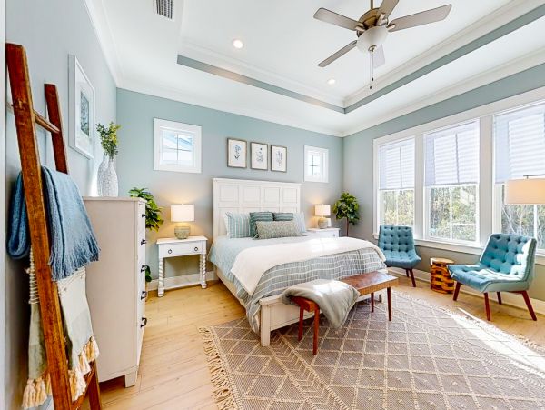Luxury Four Bedroom Beach Home with Shared Pool Walk to Beach