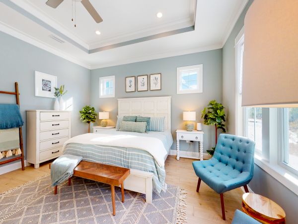 Luxury Four Bedroom Beach Home with Shared Pool Walk to Beach