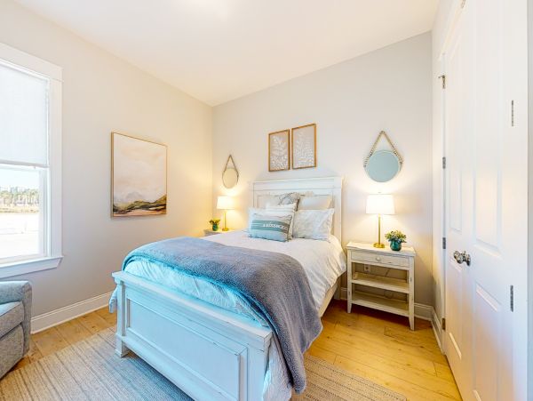 Luxury Four Bedroom Beach Home with Shared Pool Walk to Beach