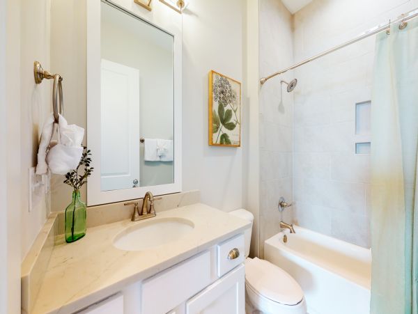 Luxury Four Bedroom Beach Home with Shared Pool Walk to Beach