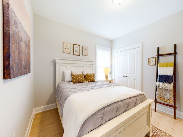 Luxury Four Bedroom Beach Home with Shared Pool Walk to Beach