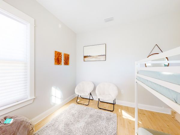 Luxury Four Bedroom Beach Home with Shared Pool Walk to Beach