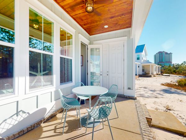 Luxury Four Bedroom Beach Home with Shared Pool Walk to Beach