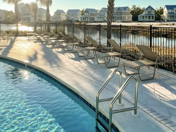 Luxury Four Bedroom Beach Home with Shared Pool Walk to Beach