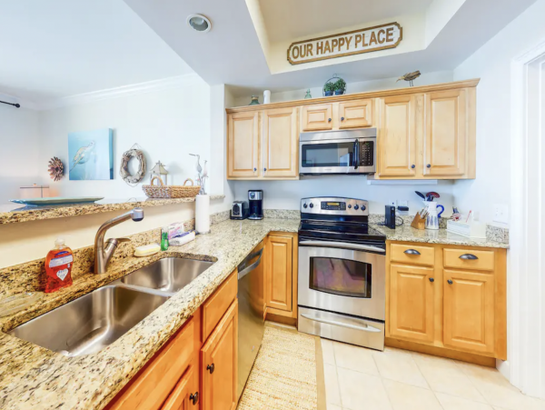 Gulf Shores Vacation Condo Pool & Hot Tub