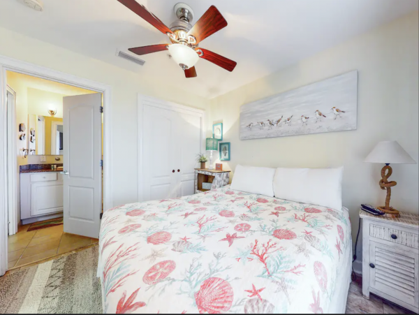 Gulf Shores Vacation Condo Pool & Hot Tub