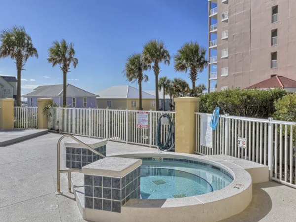 Gulf Shores Vacation Condo Pool & Hot Tub