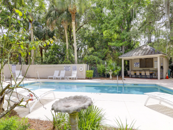 Three bedroom- two bathroom , 5 min walk to the beach