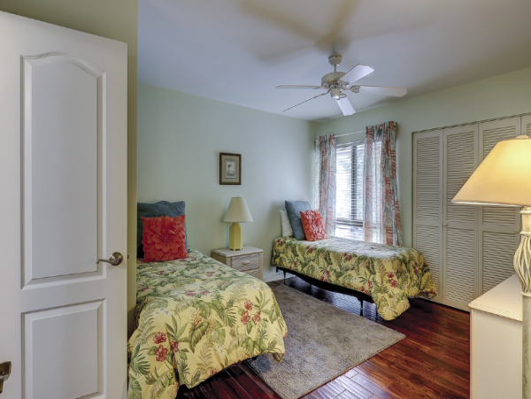 Three bedroom- two bathroom , 5 min walk to the beach