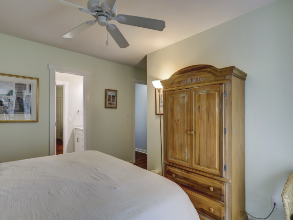 Three bedroom- two bathroom , 5 min walk to the beach