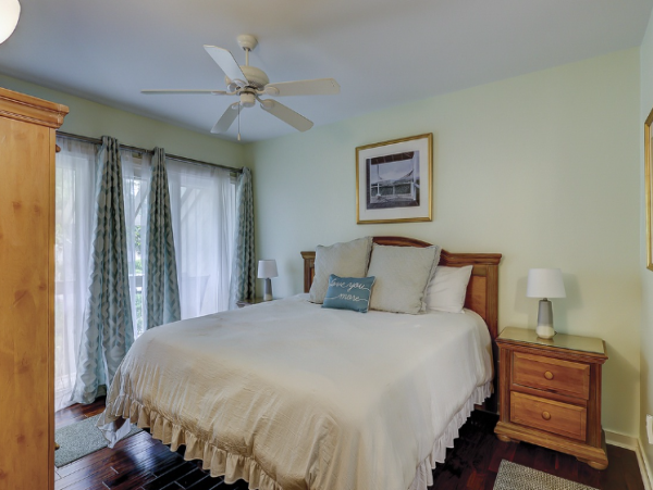 Three bedroom- two bathroom , 5 min walk to the beach