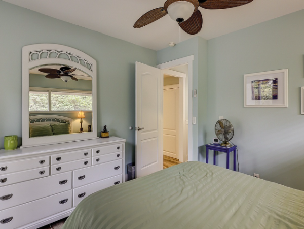 Three bedroom- two bathroom , 5 min walk to the beach