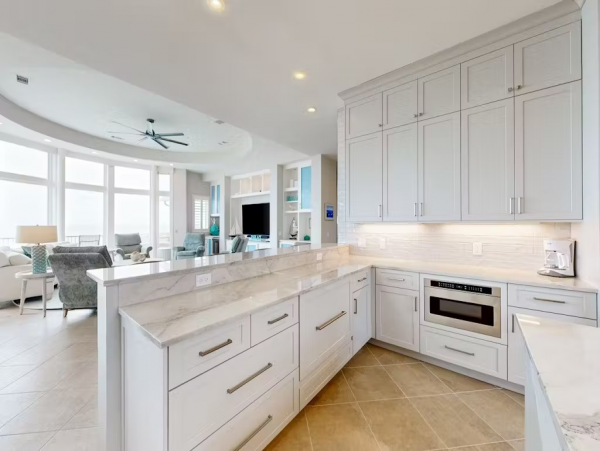 Hilton Head Oceanfront Vacation Rental - Luxury 6-Bedroom Beach House with Pool & Decks