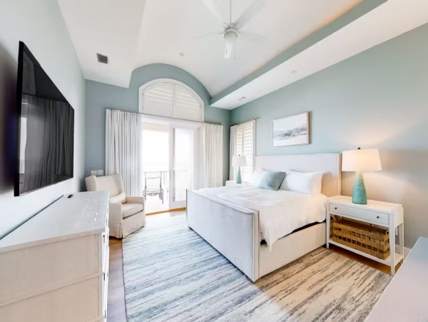 Hilton Head Oceanfront Vacation Rental - Luxury 6-Bedroom Beach House with Pool & Decks