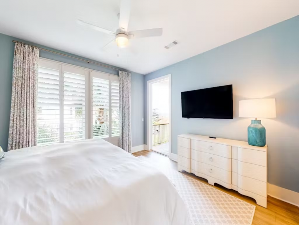 Hilton Head Oceanfront Vacation Rental - Luxury 6-Bedroom Beach House with Pool & Decks