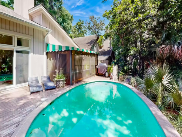 Beautiful Pet Friendy 3 Bedroom Home with Pool