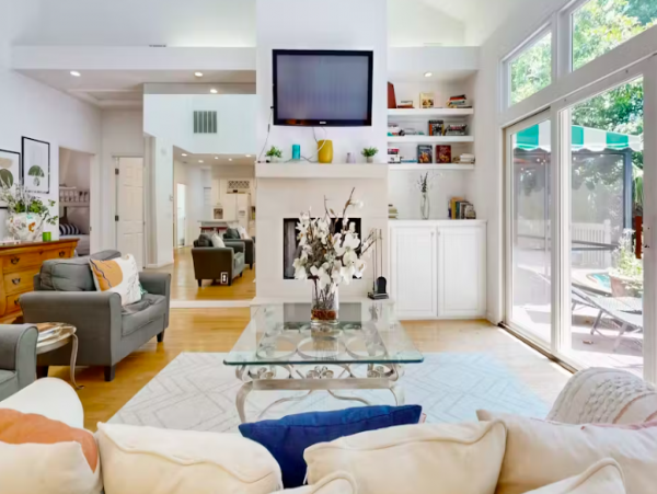 Beautiful Pet Friendy 3 Bedroom Home with Pool