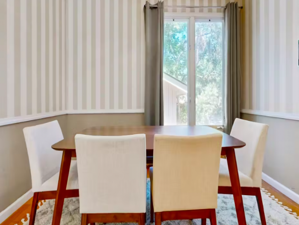 Beautiful Pet Friendy 3 Bedroom Home with Pool