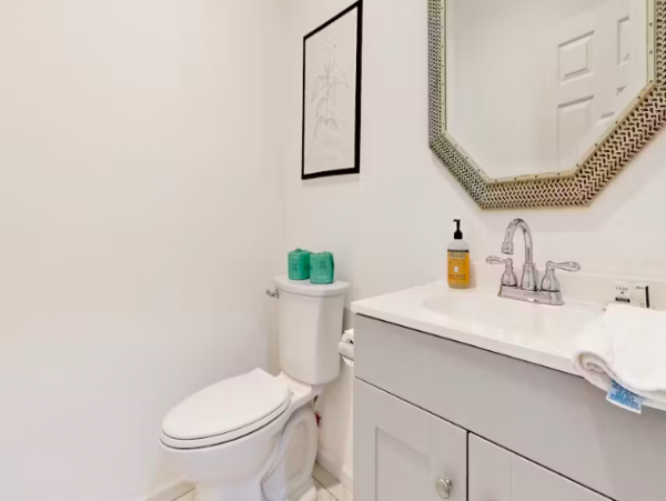 Beautiful Pet Friendy 3 Bedroom Home with Pool