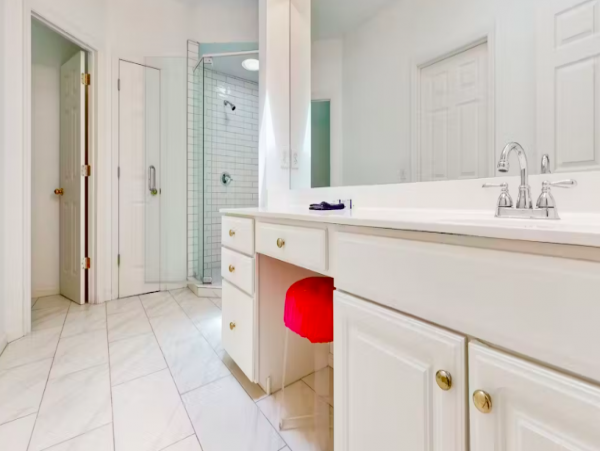 Beautiful Pet Friendy 3 Bedroom Home with Pool