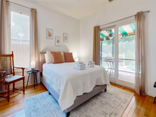 Beautiful Pet Friendy 3 Bedroom Home with Pool