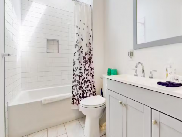 Beautiful Pet Friendy 3 Bedroom Home with Pool