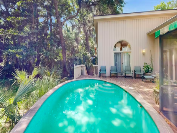 Beautiful Pet Friendy 3 Bedroom Home with Pool