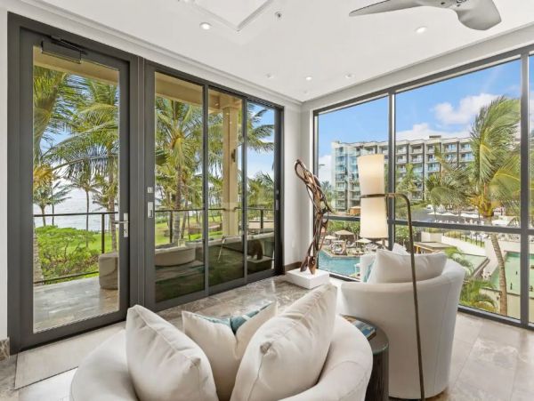 Luxurious Vacation Condo in Maui with Private Hot Tub