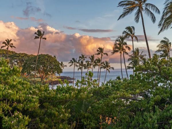 Luxurious Vacation Condo in Maui with Private Hot Tub