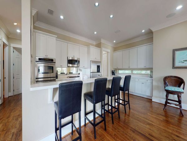 Miramar Vacation Home Four Bedroom Walk to Beach