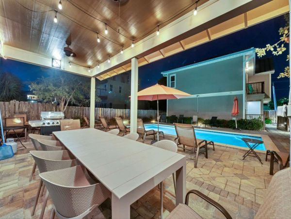 Miramar Vacation Home Four Bedroom Walk to Beach