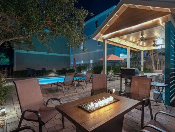 Miramar Vacation Home Four Bedroom Walk to Beach