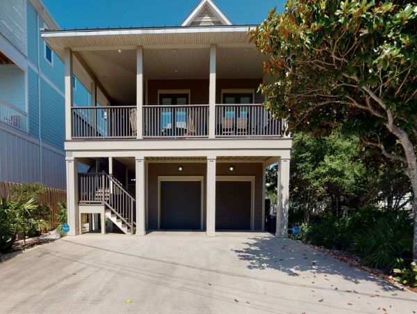 Miramar Vacation Home Four Bedroom Walk to Beach