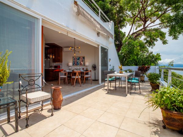 Puerto Vallarta 2 Bed/2.5 Bath Oasis with Pool & Spectacular Bay Views