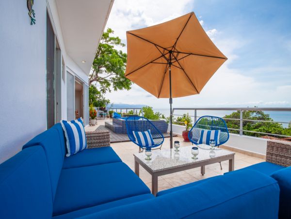 Puerto Vallarta 2 Bed/2.5 Bath Oasis with Pool & Spectacular Bay Views