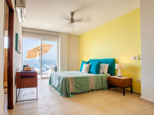 Puerto Vallarta 2 Bed/2.5 Bath Oasis with Pool & Spectacular Bay Views