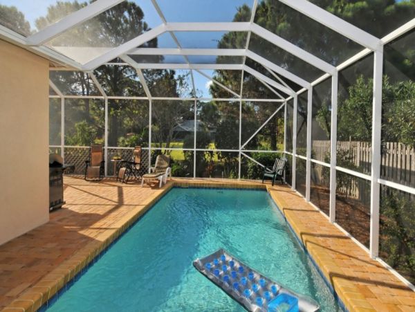 Pool Home Only 2 Miles to Siesta Key Beaches
