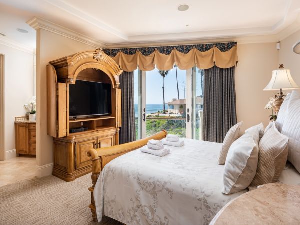Ocean View Six Bedroom Rental Home in Pacific Beach