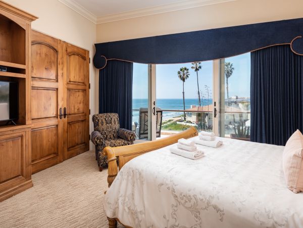 Ocean View Six Bedroom Rental Home in Pacific Beach