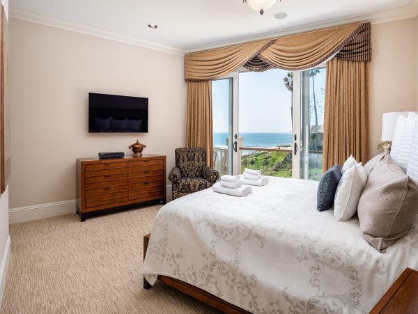 Ocean View Six Bedroom Rental Home in Pacific Beach