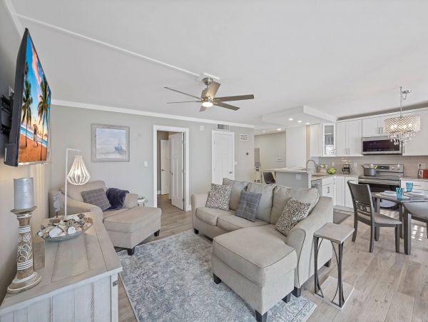 Bayfront Luxury Vacation Condo in Marco Island Sleeps 4