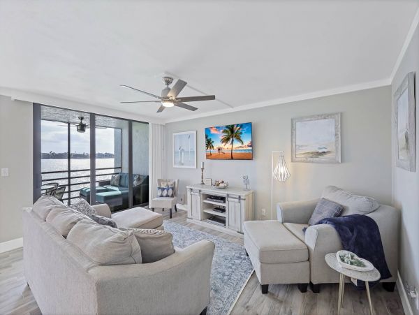 Bayfront Luxury Vacation Condo in Marco Island Sleeps 4