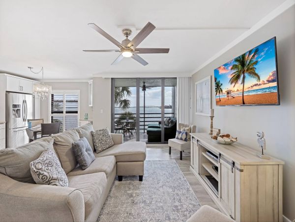 Bayfront Luxury Vacation Condo in Marco Island Sleeps 4